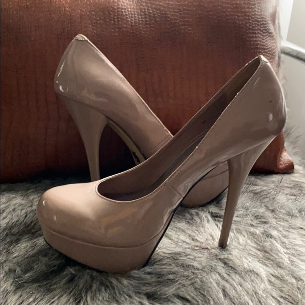 Closed toe pumps